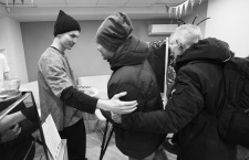 Обучают особых людей, раздают хлеб на войне, хоронят погибших альпинистов и воспитывают диких кабанов. Истории о человечности, любви и милосердии