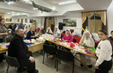 В Троицком храме состоялся мастер-класс по изготовлению рождественских игрушек