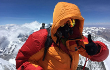 «Все было не зря»: кто и зачем хоронит в горах погибших альпинистов 