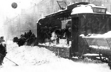 «Однажды мама с работы не вернулась. Вскоре во всем подъезде живым остался я один» — как ребенок в одиночку пережил блокаду