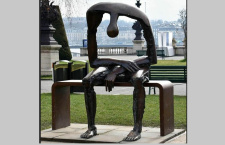 Дыра размером с Бога и освобождение от оков