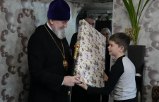 Епископ Новороссийский и Геленджикский Сергий лично вручил новогодние подарки детям из особых семей города Новороссийска