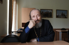 «Иду с крестом и думаю: “Бабушка за всех молилась – видать, и мне за родню молиться придется”». Иерей Георгий Неустроев о служении и приходской жизни