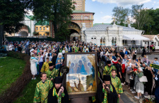 Принесение в Свято-Троицкую Сергиеву Лавру образа Святой и Живоначальной Троицы, написанного прп. Андреем Рублевым