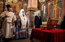 Владимир Путин принял участие в молебне у мощей благоверного князя Димитрия Донского в Кремле