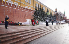 В День защитника Отечества Святейший Патриарх Кирилл возложил венок к могиле Неизвестного солдата у стен Московского Кремля (2026)