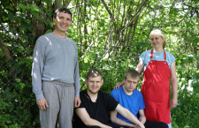 «Вань, ты больной? Там же пацаны тяжелые»: как один мужчина женился на матери двух взрослых аутистов