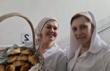 Молодежь и сестры милосердия храма преподобного Сергия Радонежского провели праздничную акцию