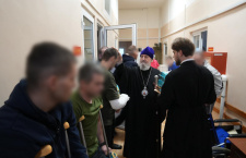 Епископ Сергий совершил рождественский визит в военный госпиталь города Новороссийска