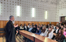 Священнослужитель принял участие в творческой встрече со студентами Усть-Лабинского социально-педагогического колледжа