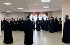 Духовенство Новороссийской епархии и сотрудники епархиального управления поздравили правящего архиерея с Днем рождения