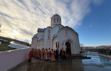 ЕПИСКОП СЕРГИЙ СОВЕРШИЛ ВЕЛИКОЕ ОСВЯЩЕНИЕ ПРЕСТОЛА ХРАМА В ЧЕСТЬ СВЯТОЙ ВЕЛИКОМУЧЕНИЦЫ ВАРВАРЫ С. ВАРВАРОВКА И ВОЗГЛАВИЛ БОЖЕСТВЕННУЮ ЛИТУРГИЮ