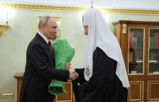 Президент России Владимир Путин поздравил Святейшего Патриарха Кирилла с днем тезоименитства
