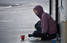 «Мама бомжом его не рожала»: три истории о том, как легко стать бездомным и как трудно вернуться к обычной жизни