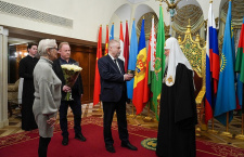 Святейшему Патриарху Кириллу передана награда лауреата просветительской премии «Знание» за программу «Слово пастыря»