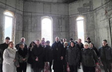 Прихожане Свято-Пантелеимоновского храма города Новороссийска вручили бездомным новогодние подарки