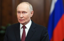 Путин поздравил россиян с Днем защитника Отечества