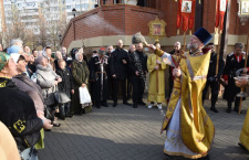 В храме великомученика Димитрия Солунского состоялась Божественная литургия и крестный ход