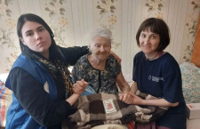 Добровольцы Патриаршей гуманитарной миссии поздравили ветеранов и детей войны на Донбассе с Днем Победы