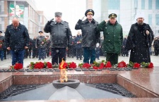 В День защитника Отечества митрополит Григорий принял участие в церемонии возложения цветов