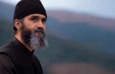 Вся группа молилась на съемках, а исполнитель главной роли вживался в образ на Афоне: что известно о сериале «Святой Паисий»