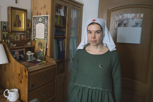 «Трудно бывает, но я этого хотела»: один день старшей сестры милосердия, для которой богадельня стала домом