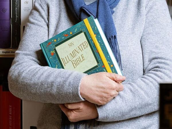 Почему на Западе скупают Писание, но пустеют храмы?