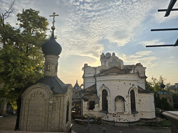 Успенская служба под звуками снарядов (+ФОТО)